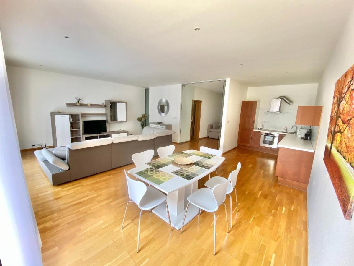 Apartment Korunni Dvur, 2 Free Parkings Prague Exterior photo
